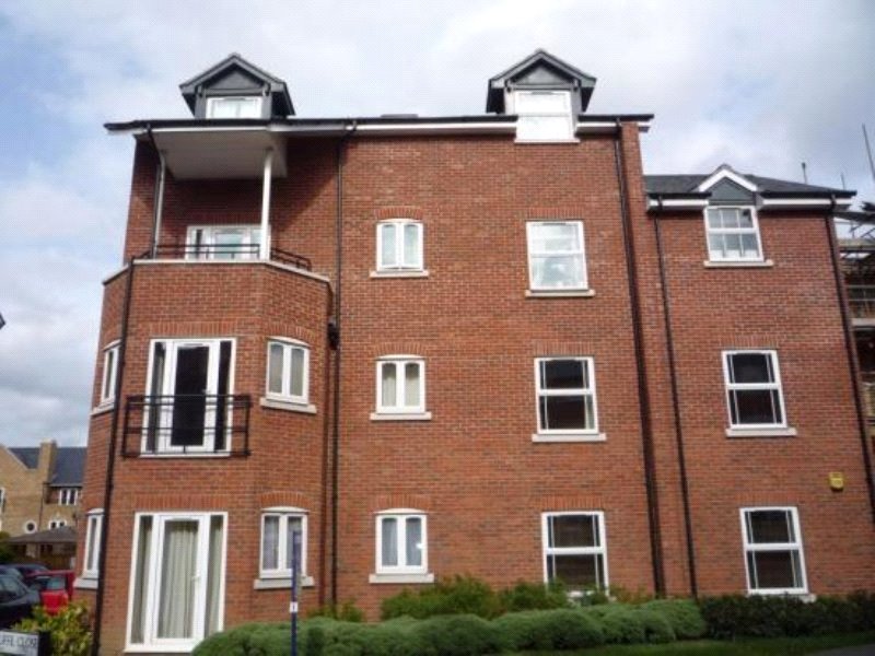 1 bedroom Flat to let in Iliffe Close, Reading, Berkshire
