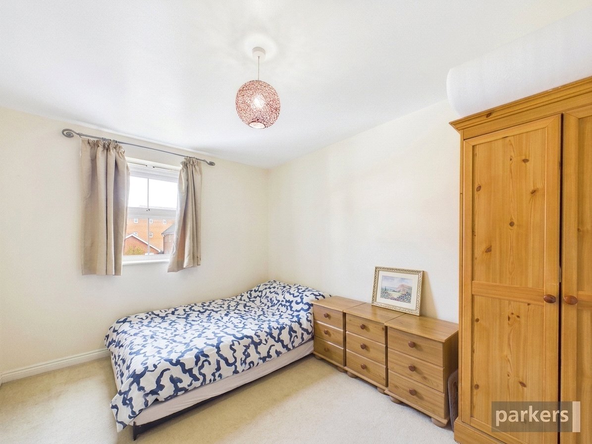 2 bedroom Flat to let in Shinfield, Reading, Berkshire
