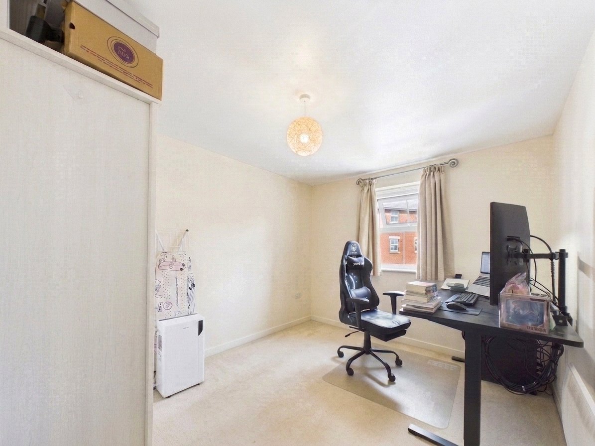2 bedroom Flat to let in Shinfield, Reading, Berkshire