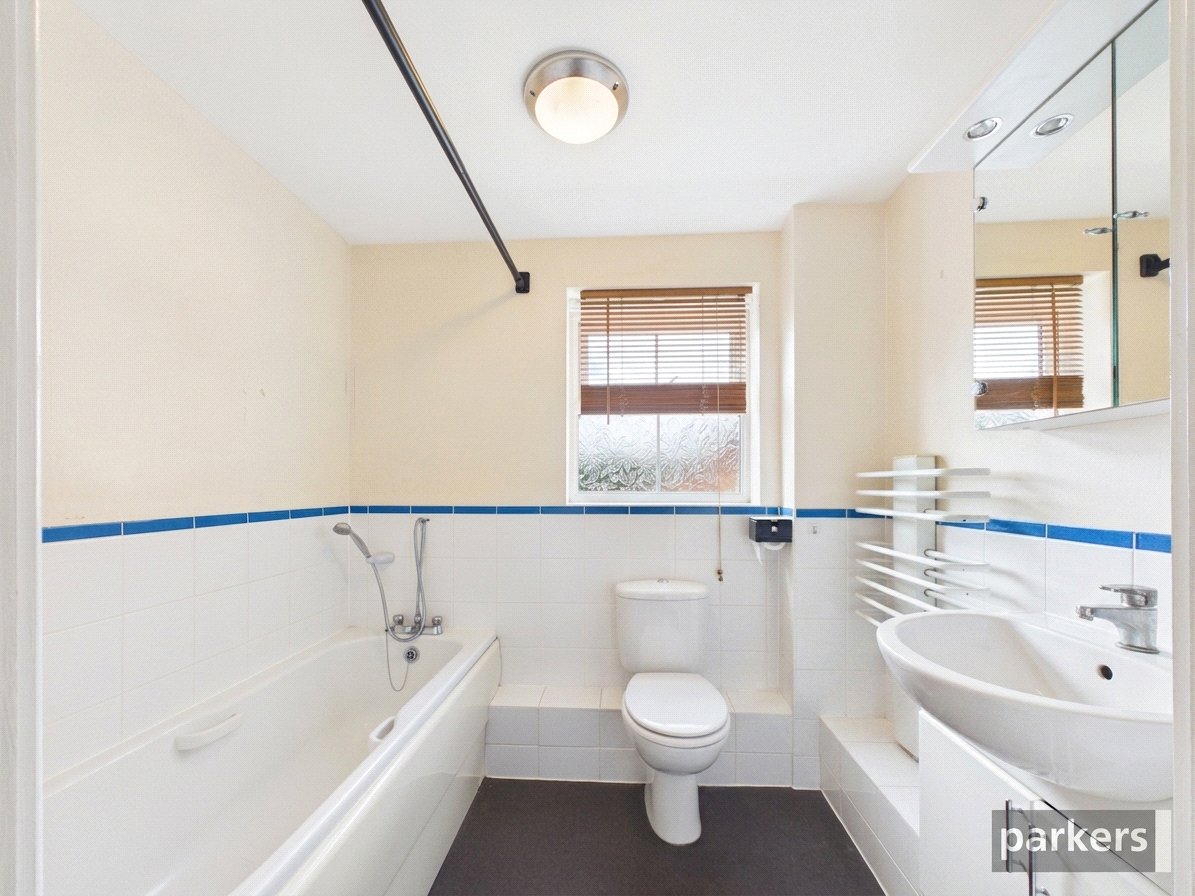 2 bedroom Flat to let in Shinfield, Reading, Berkshire