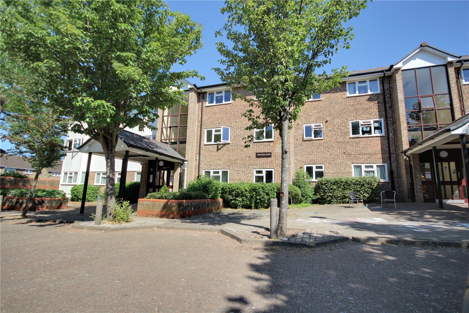 1 bedroom Flat to let in St. Andrews, Bracknell, Berkshire