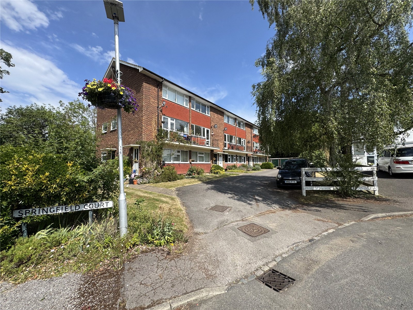 2 bedroom Flat to let in Twyford, Reading, Berkshire