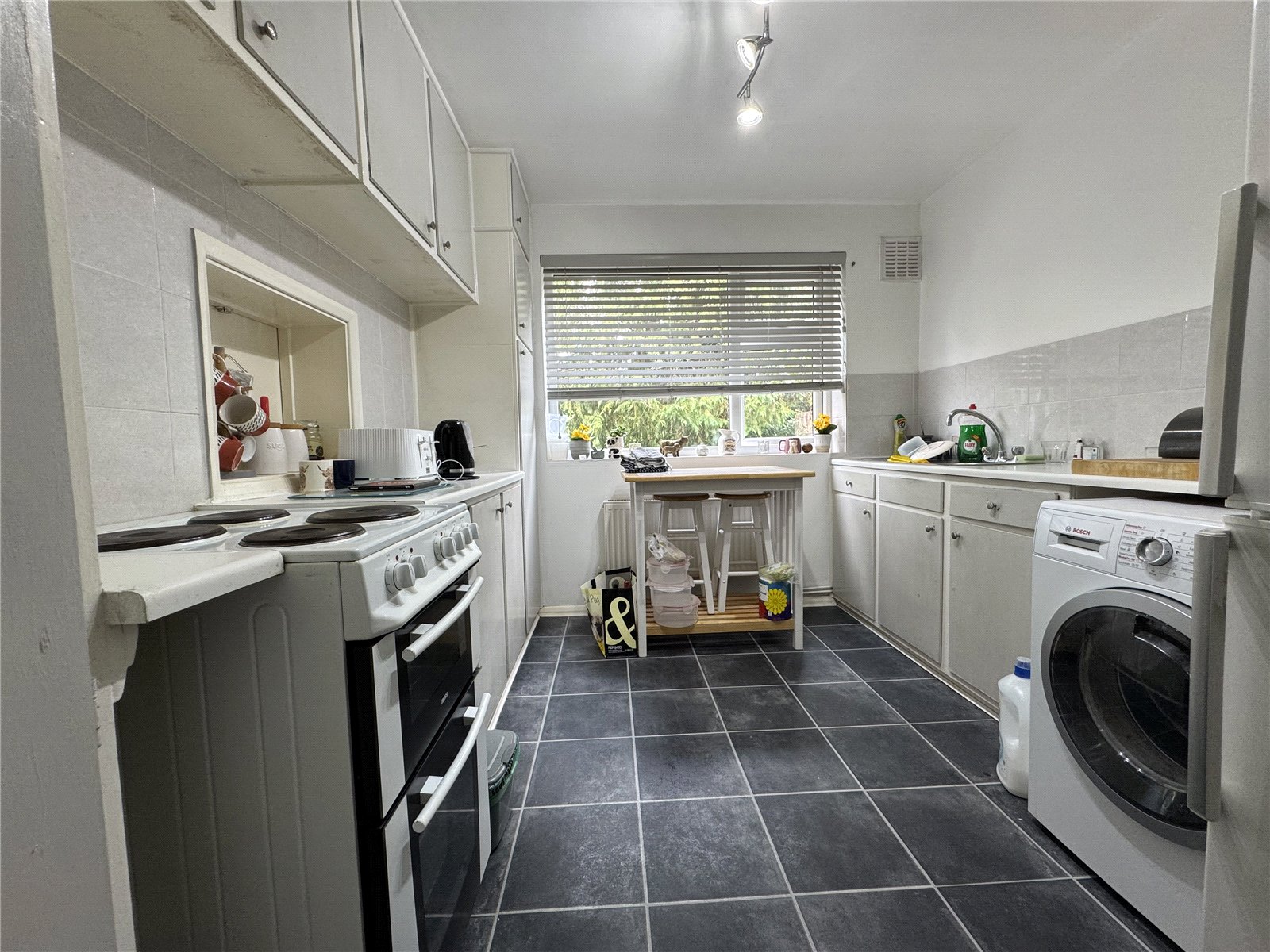 2 bedroom Flat to let in Twyford, Reading, Berkshire
