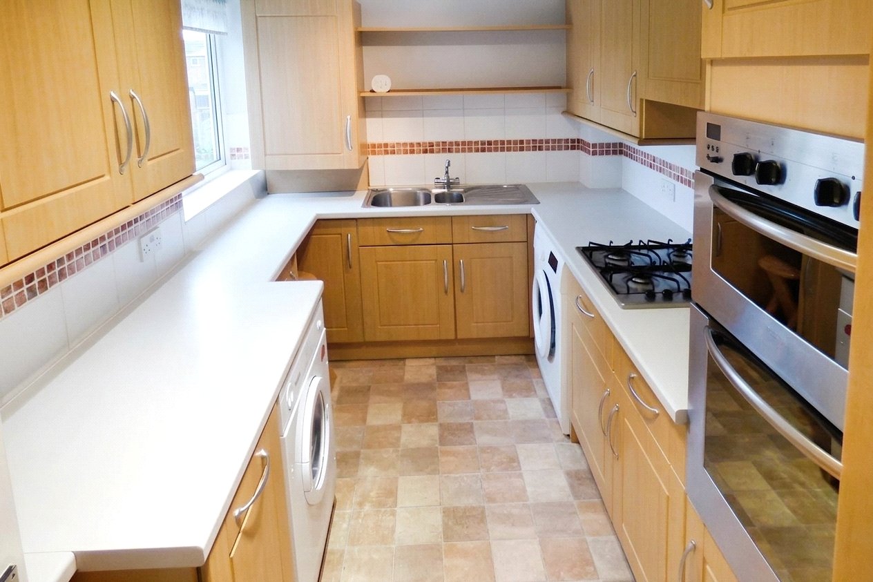2 bedroom Flat to let in Charvil, Reading, Berkshire