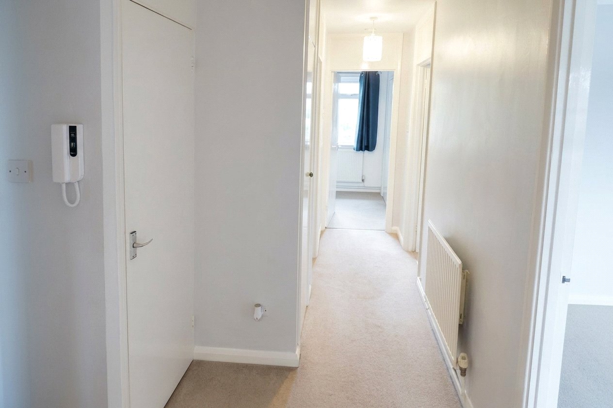 2 bedroom Flat to let in Charvil, Reading, Berkshire