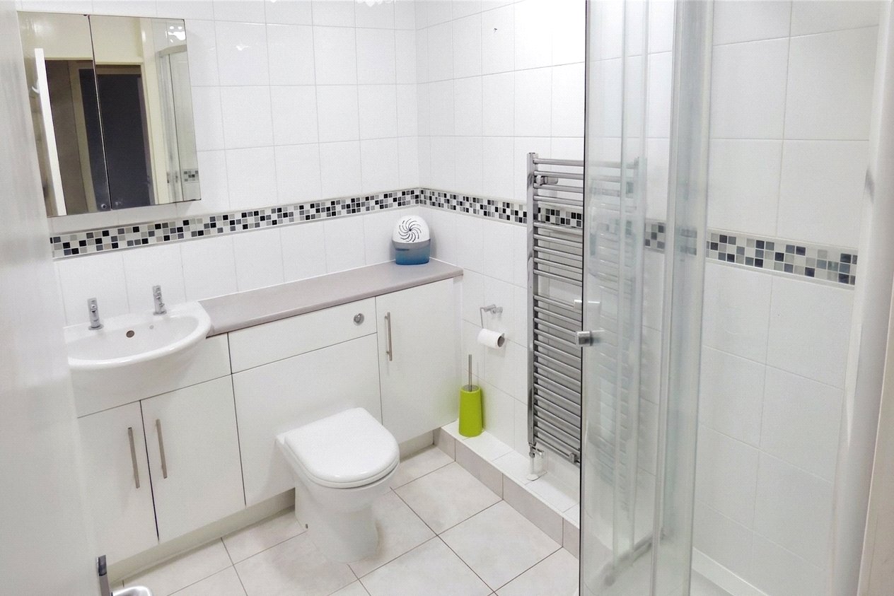 2 bedroom Flat to let in Charvil, Reading, Berkshire