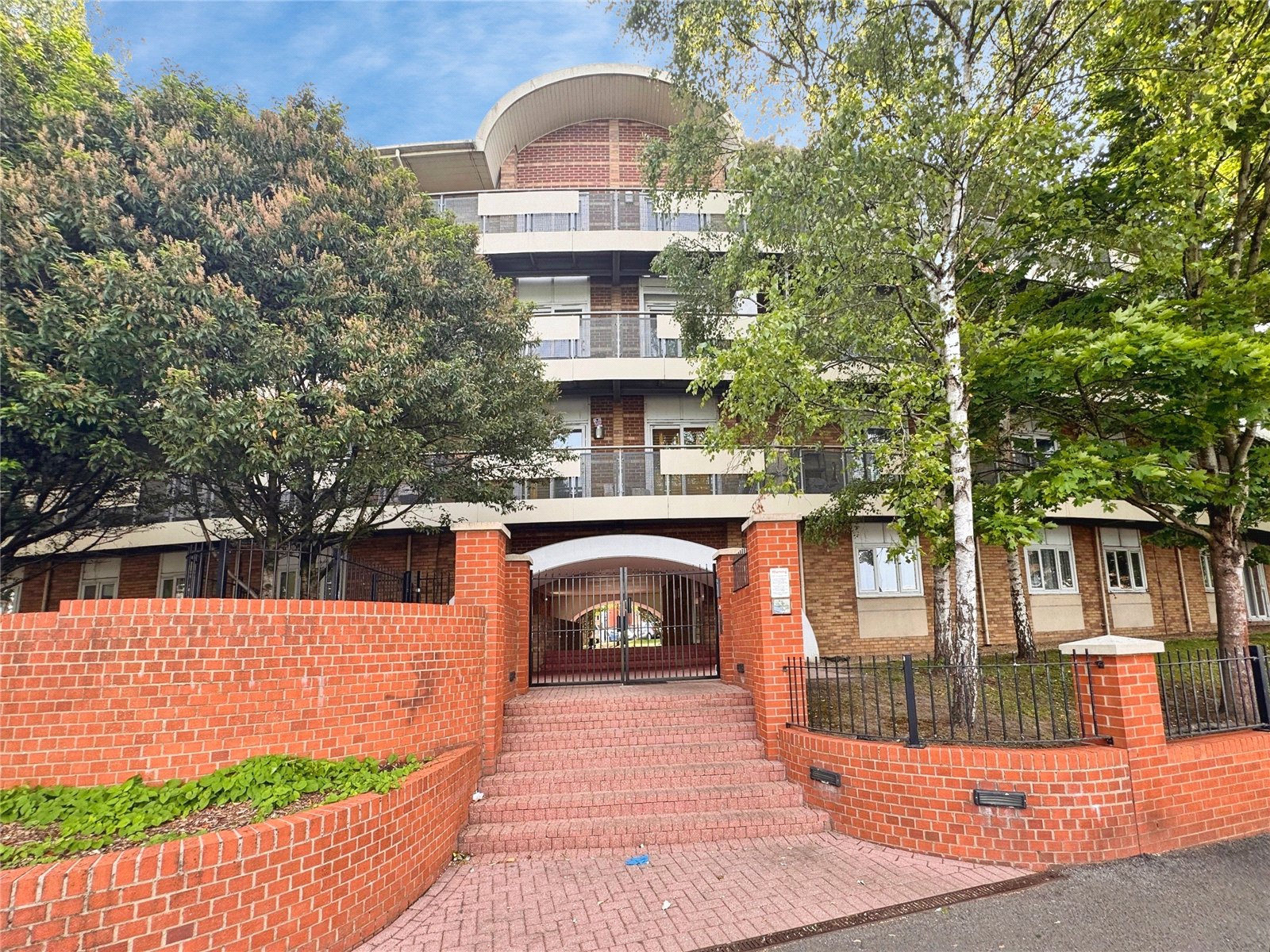 2 bedroom Flat to let in Reading, Berkshire
