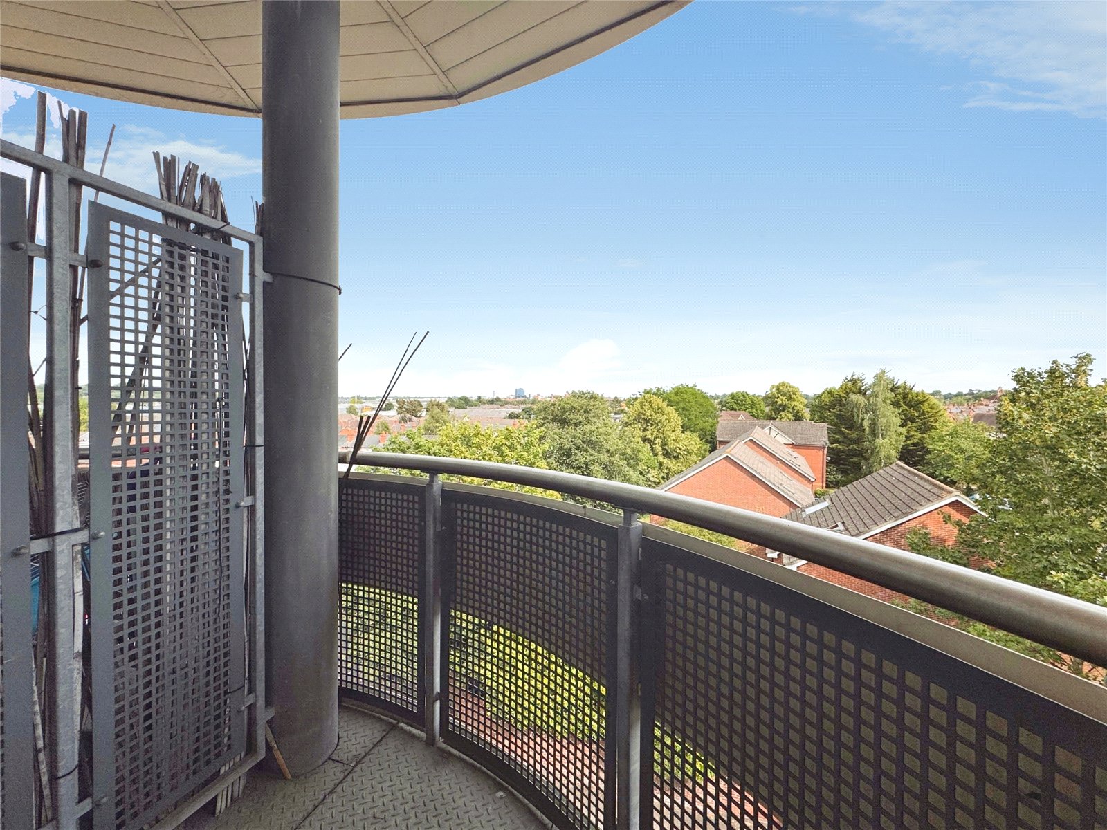 2 bedroom Flat to let in Reading, Berkshire