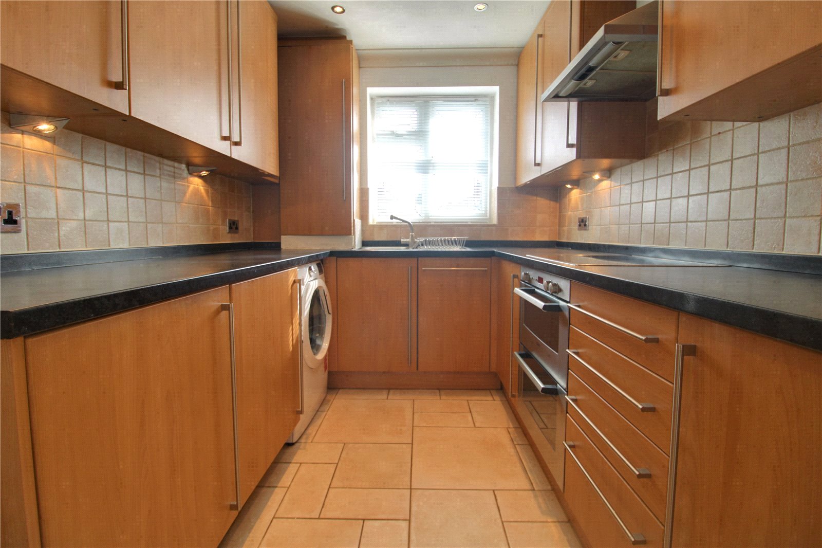 2 bedroom Flat to let in Woodley, Reading, Berkshire