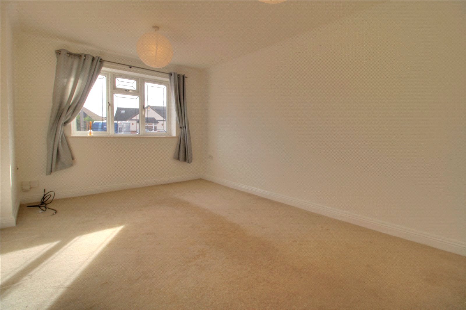 2 bedroom Flat to let in Woodley, Reading, Berkshire