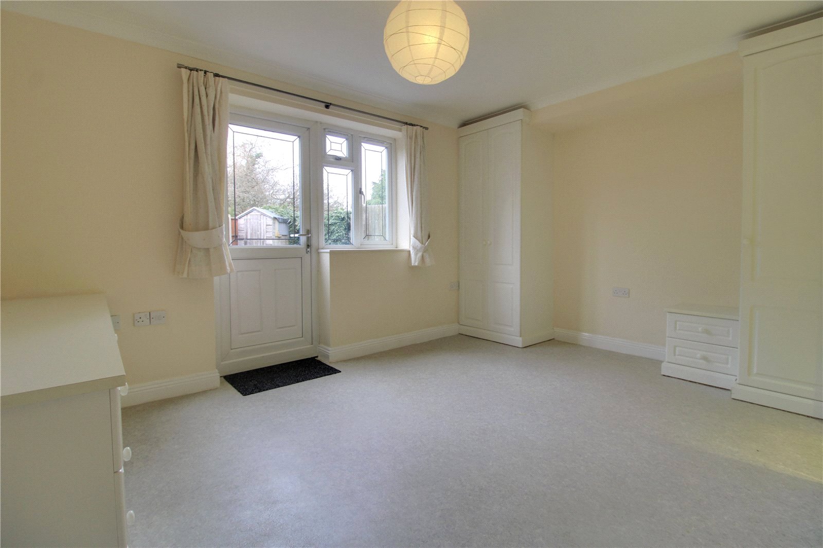 2 bedroom Flat to let in Woodley, Reading, Berkshire