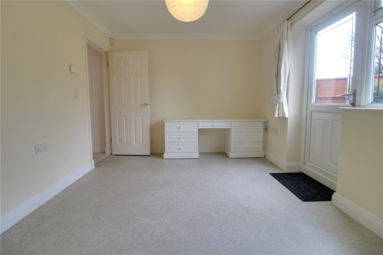 2 bedroom Flat to let in Woodley, Reading, Berkshire