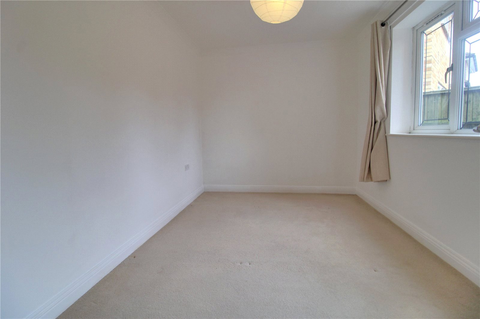 2 bedroom Flat to let in Woodley, Reading, Berkshire