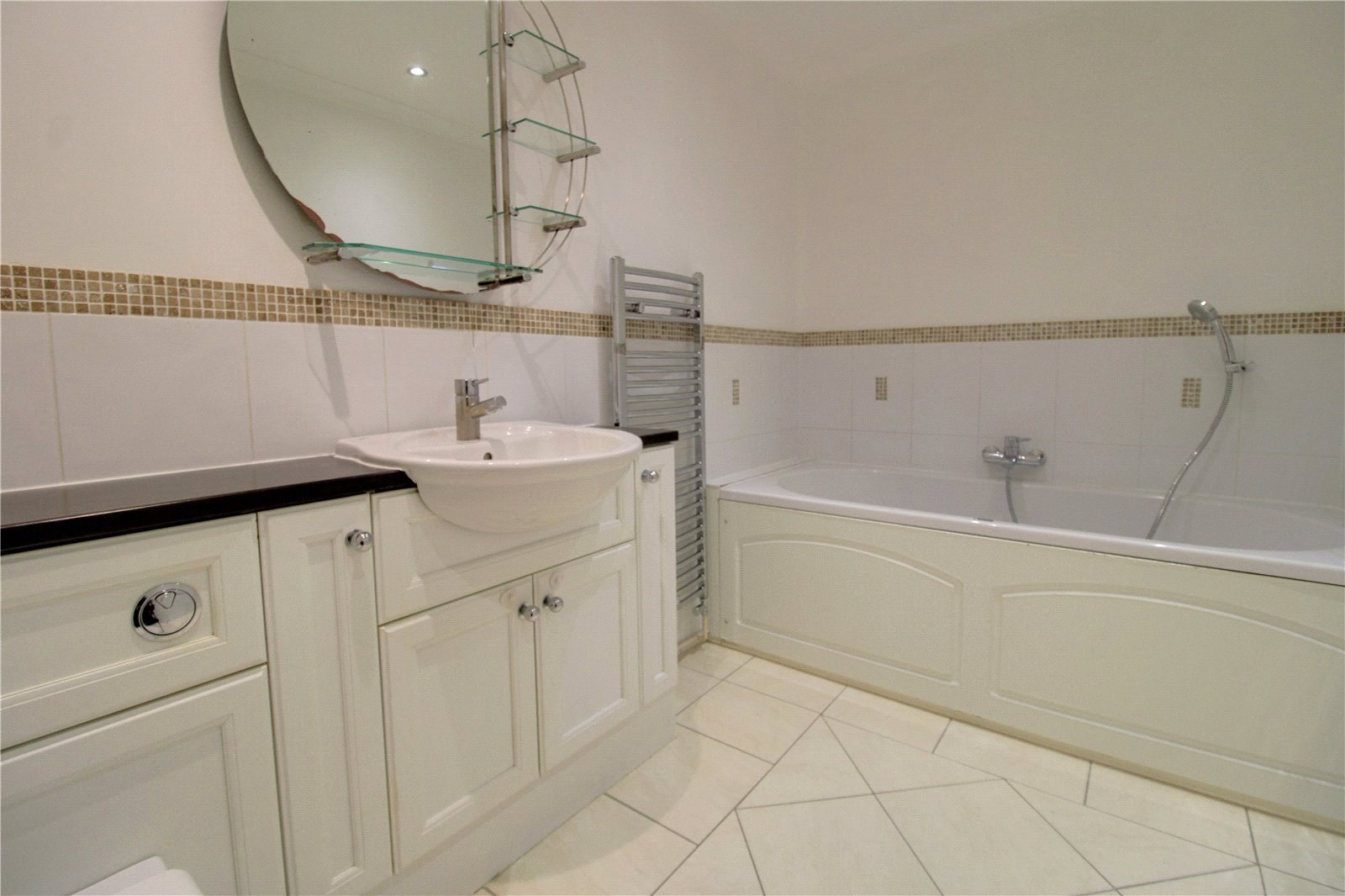 2 bedroom Flat to let in Woodley, Reading, Berkshire