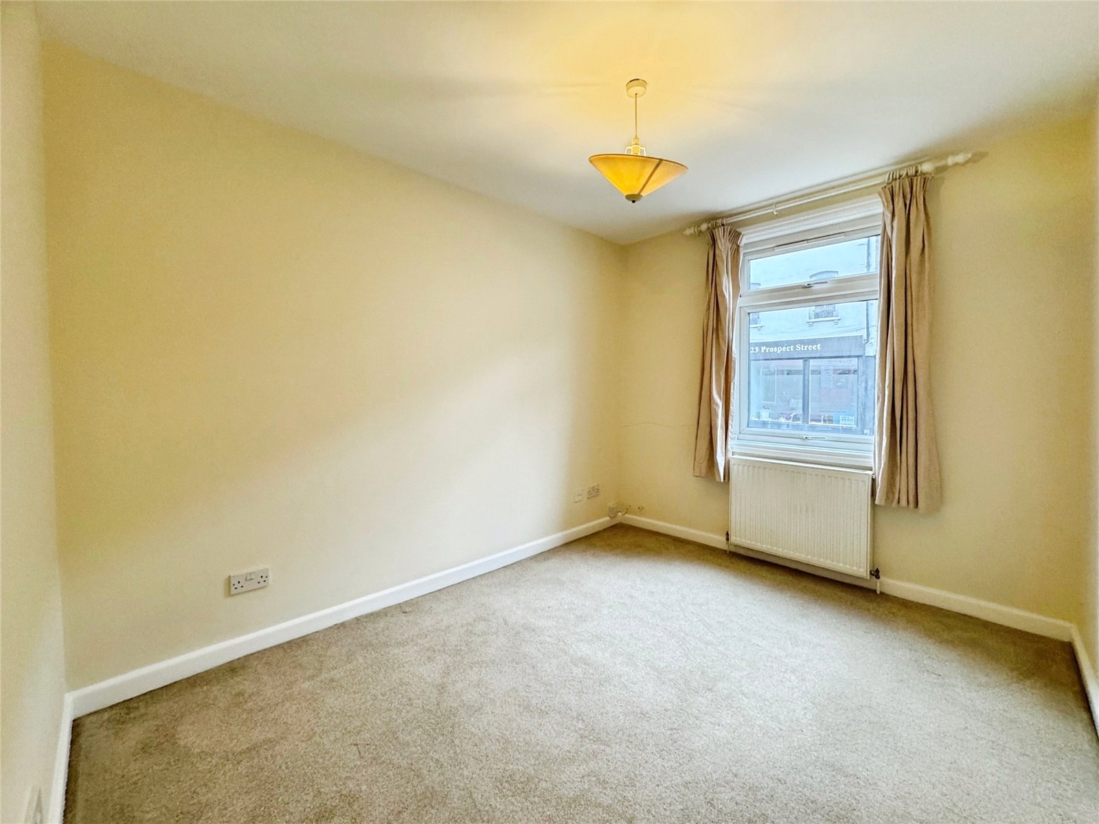 2 bedroom Flat to let in Caversham, Reading, Berkshire