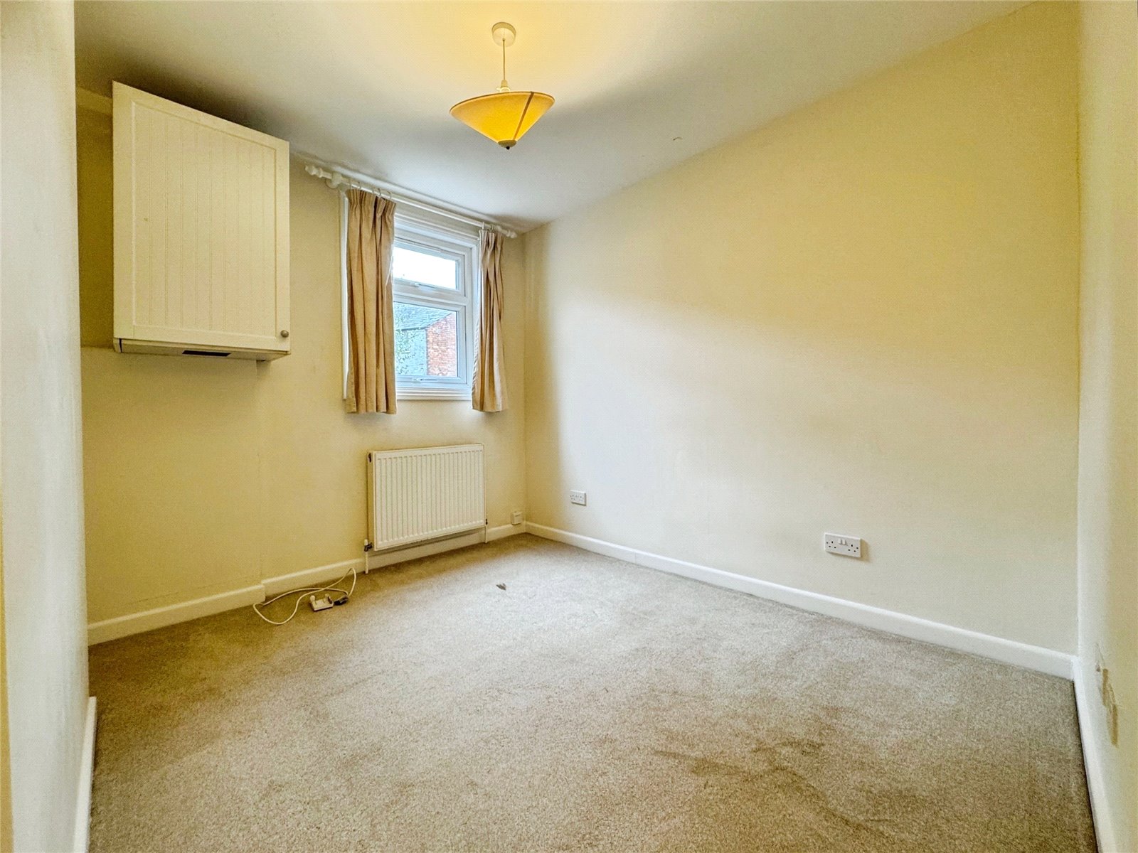 2 bedroom Flat to let in Caversham, Reading, Berkshire