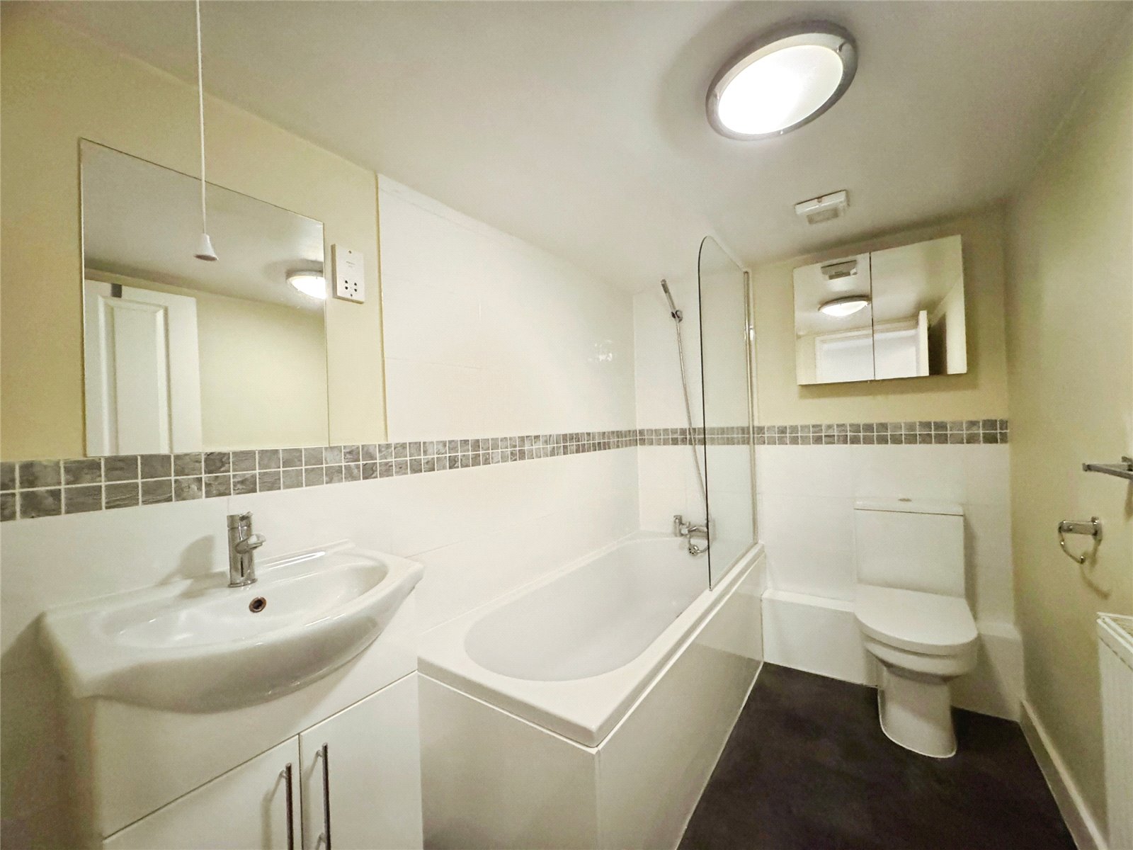 2 bedroom Flat to let in Caversham, Reading, Berkshire