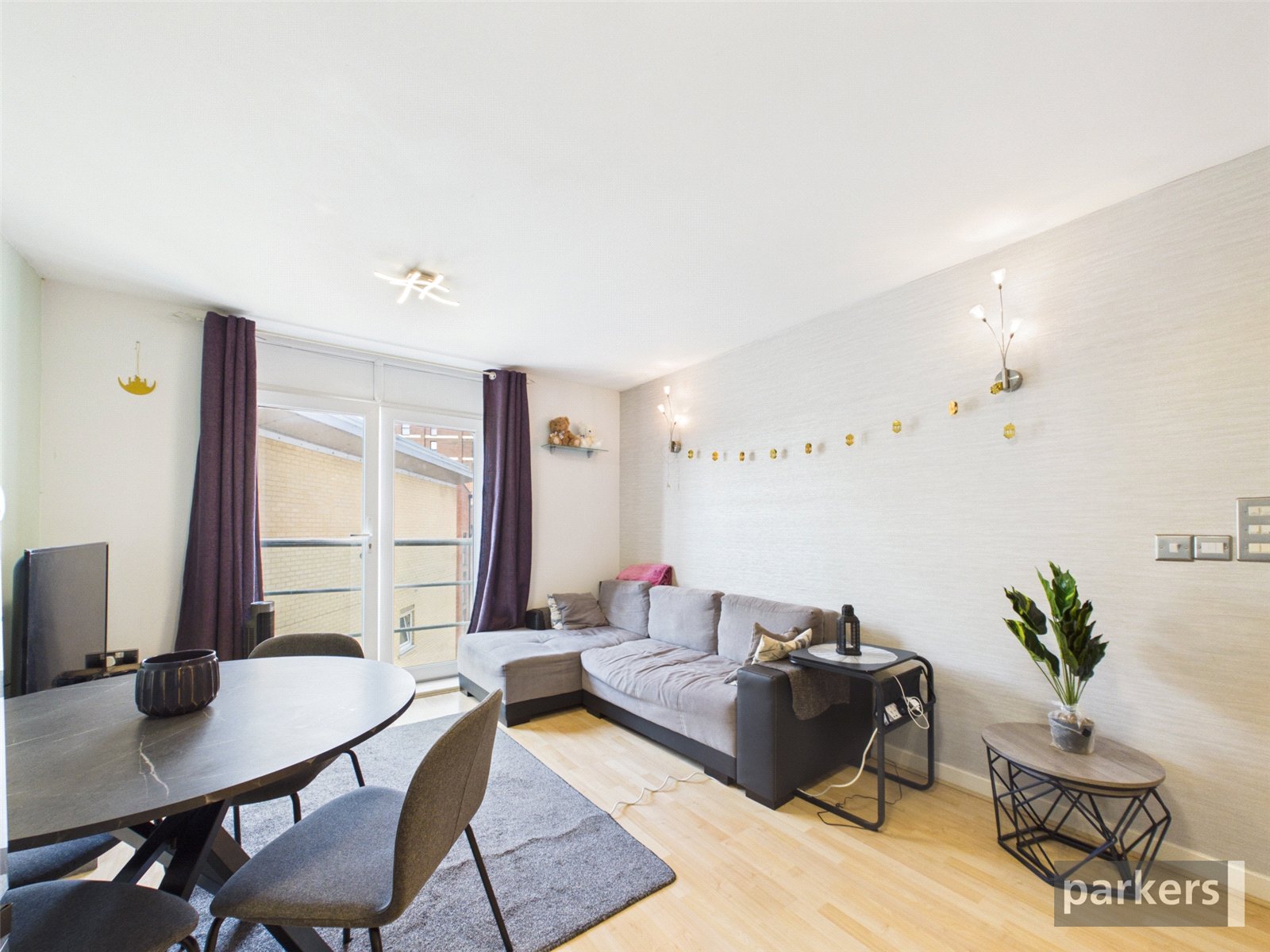 2 bedroom Flat to let in Reading, Berkshire