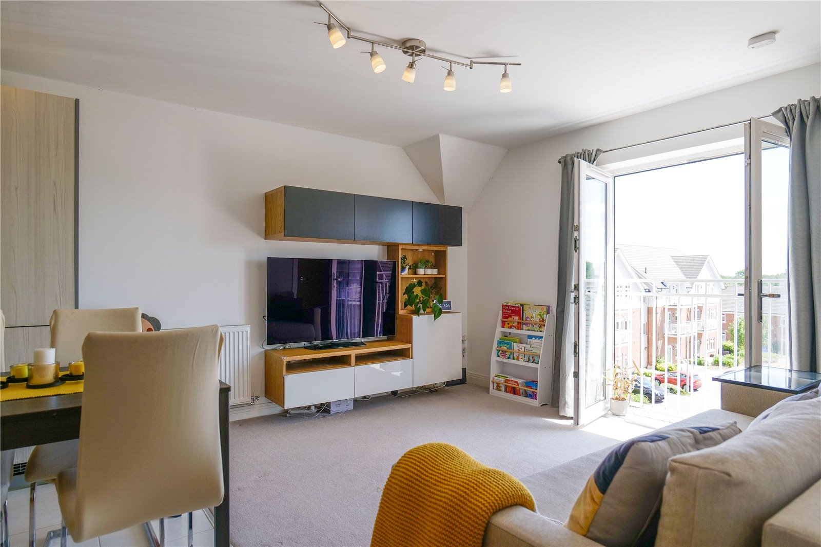 2 bedroom Flat to let in Earley, Reading, Berkshire