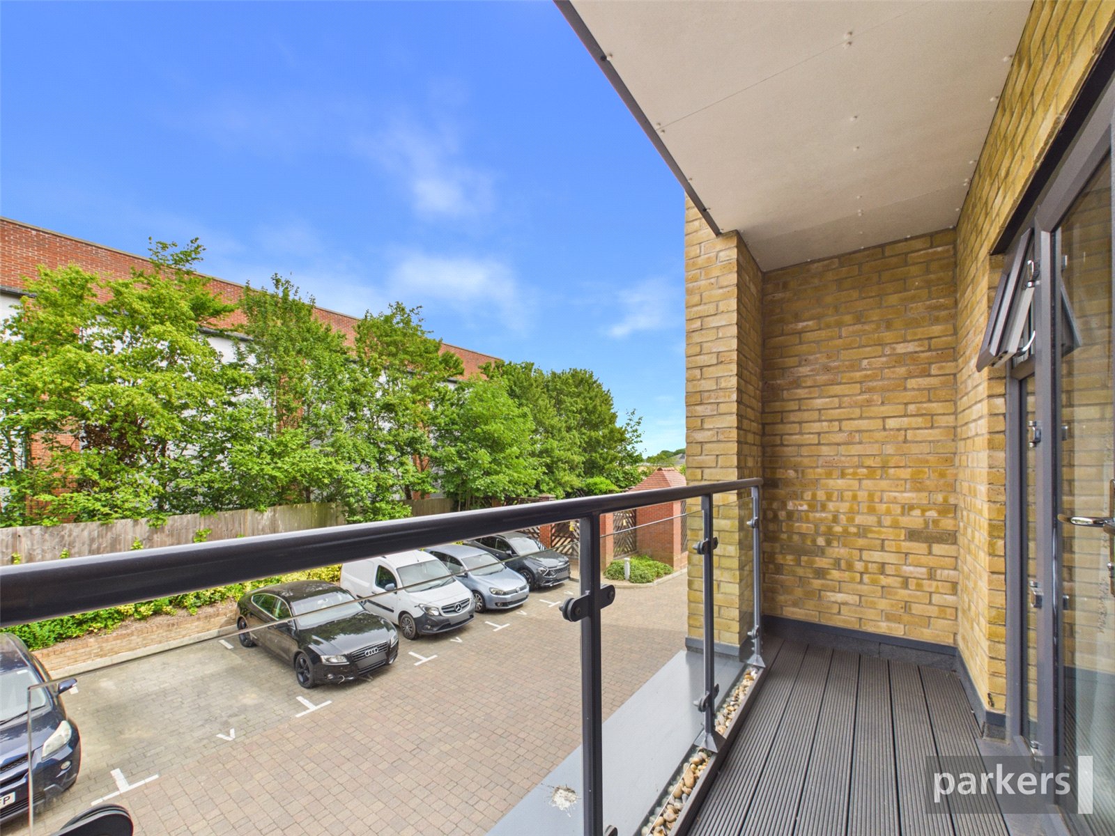 2 bedroom Flat to let in Bracknell, Berkshire
