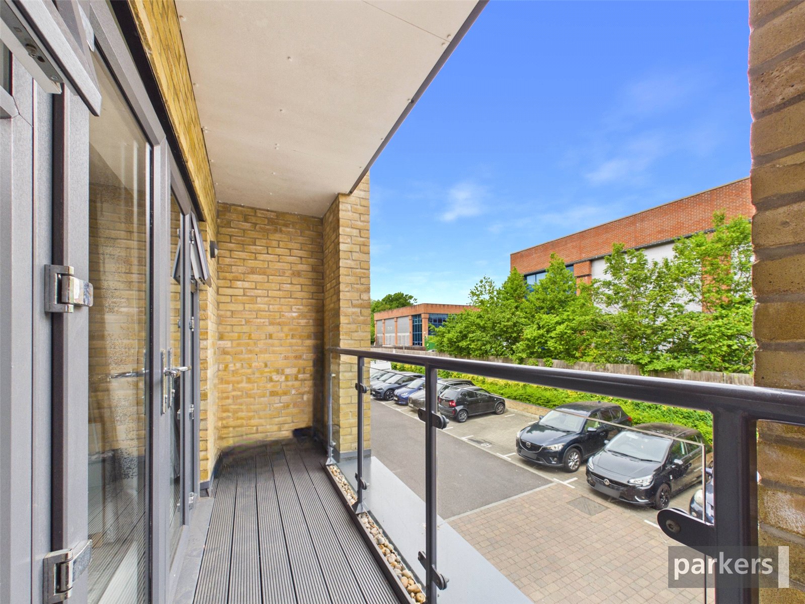 2 bedroom Flat to let in Bracknell, Berkshire