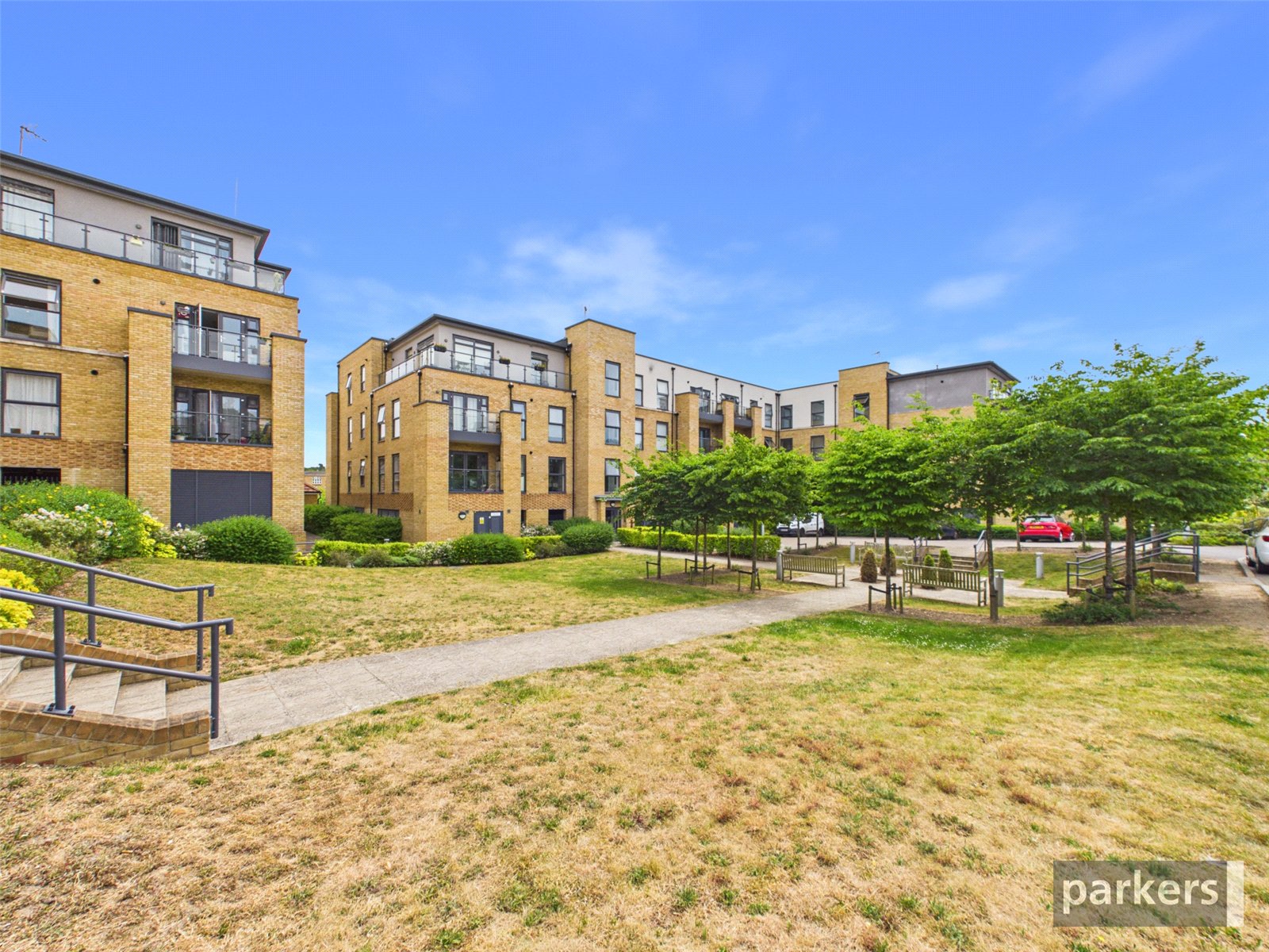 2 bedroom Flat to let in Bracknell, Berkshire