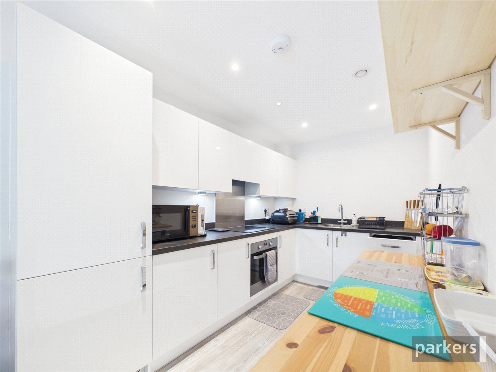 2 bedroom Flat to let in Bracknell, Berkshire