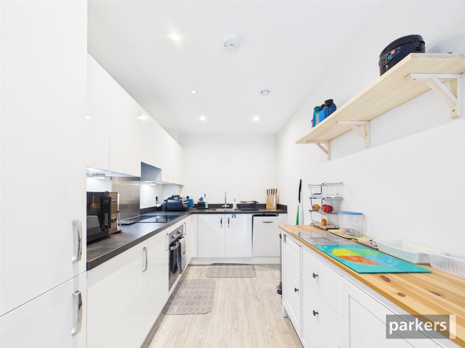2 bedroom Flat to let in Bracknell, Berkshire