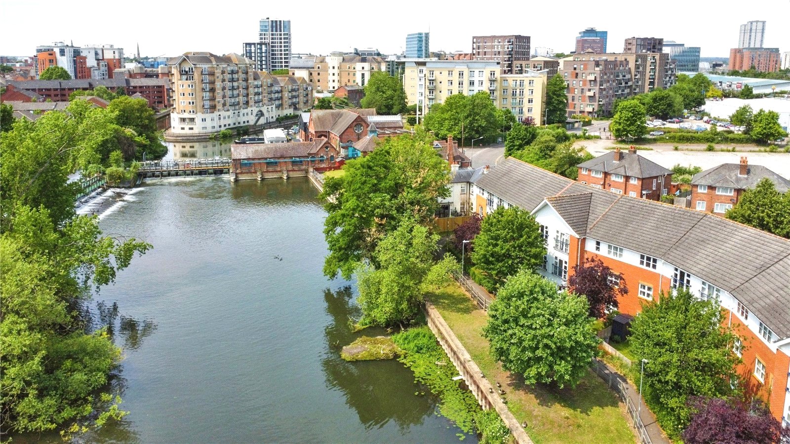 2 bedroom Flat to let in Reading, Berkshire