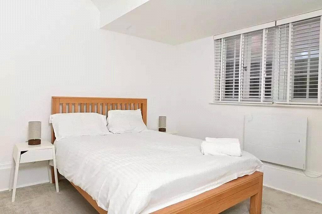 2 bedroom Flat to let in Reading, Berkshire