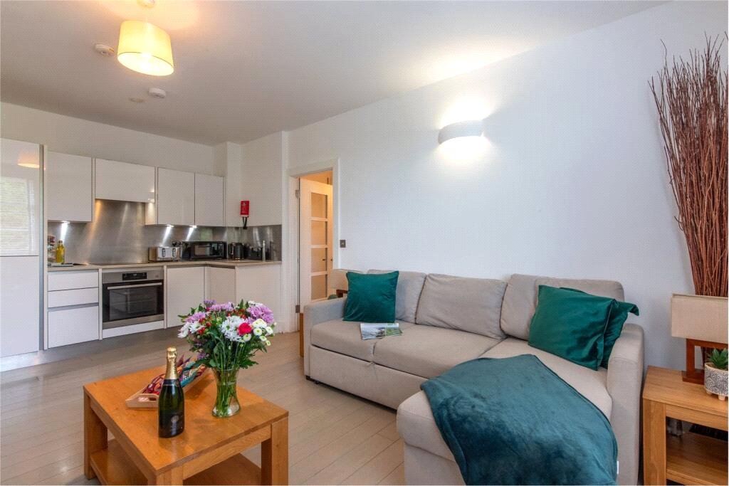 2 bedroom Flat to let in Reading, Berkshire