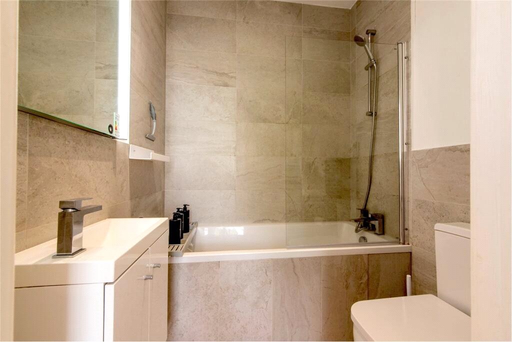 2 bedroom Flat to let in Reading, Berkshire