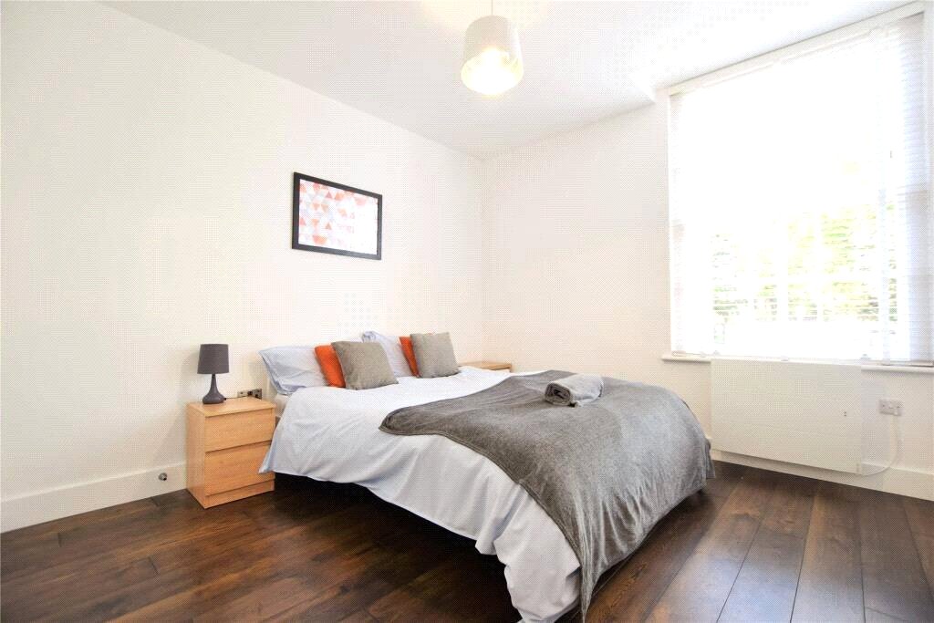 3 bedroom Flat to let in Reading, Berkshire