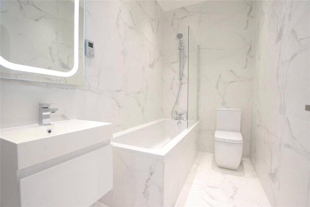 3 bedroom Flat to let in Reading, Berkshire