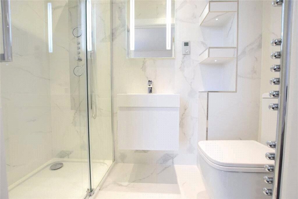 3 bedroom Flat to let in Reading, Berkshire