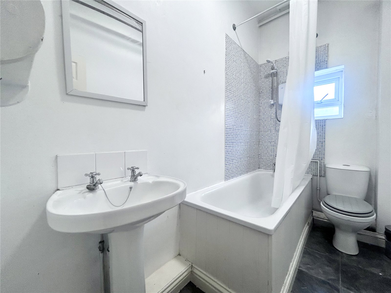 1 bedroom Flat to let in Stroud, Gloucestershire