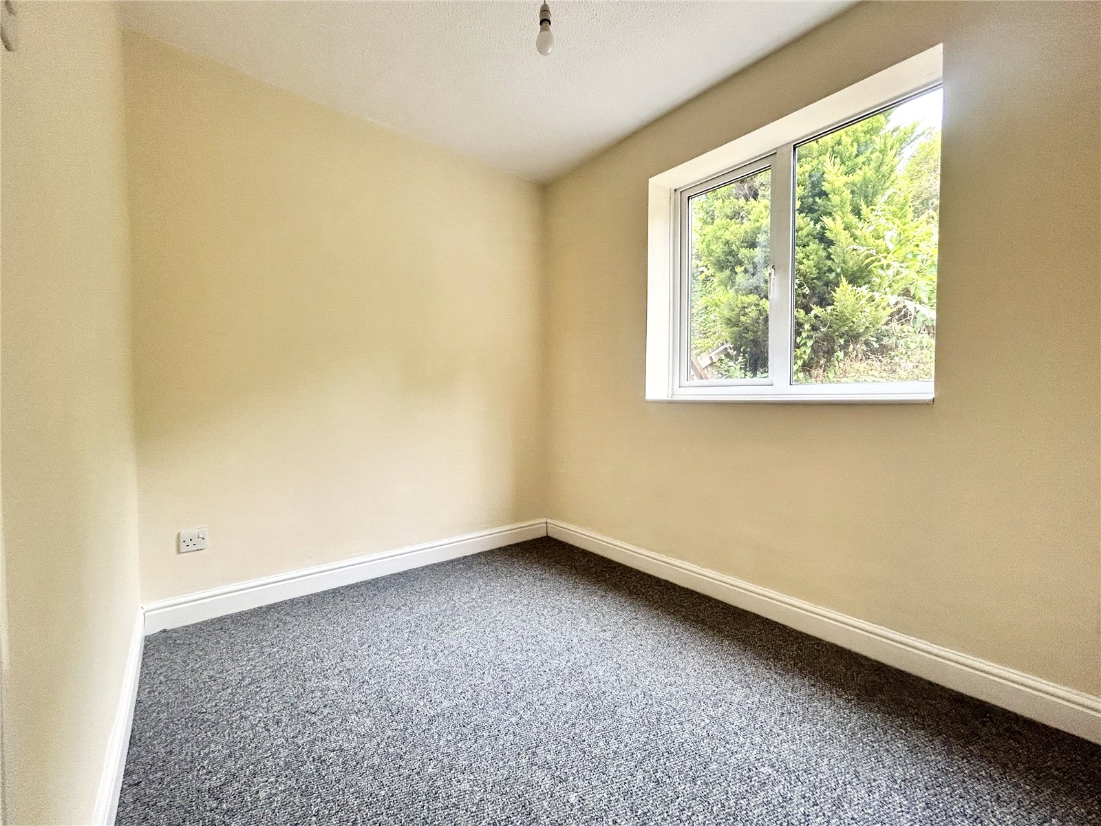 2 bedroom Flat to let in Dudbridge, Stroud, Gloucestershire