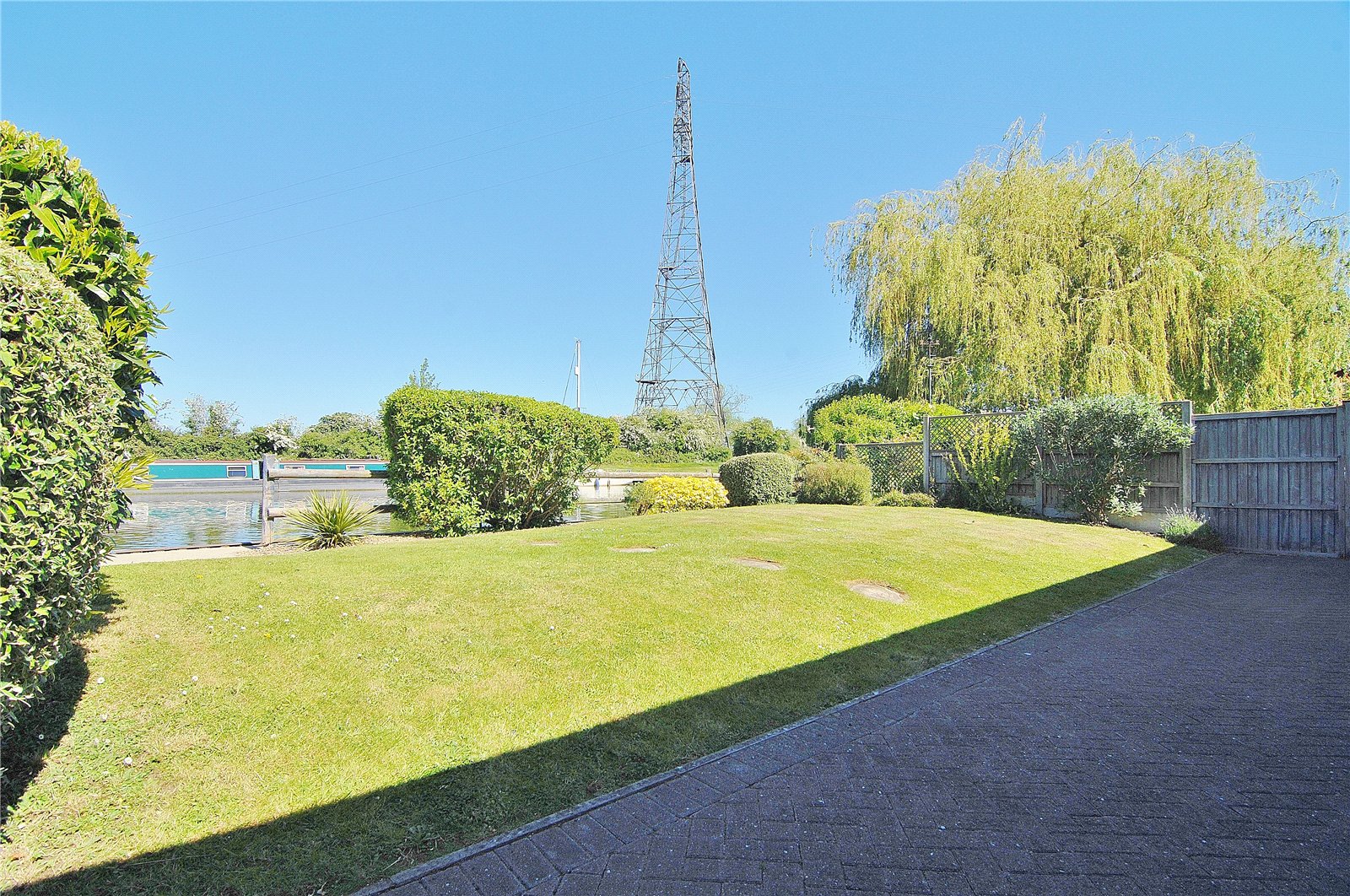 2 bedroom Bungalow for sale in Frampton on Severn, Gloucester, Gloucestershire