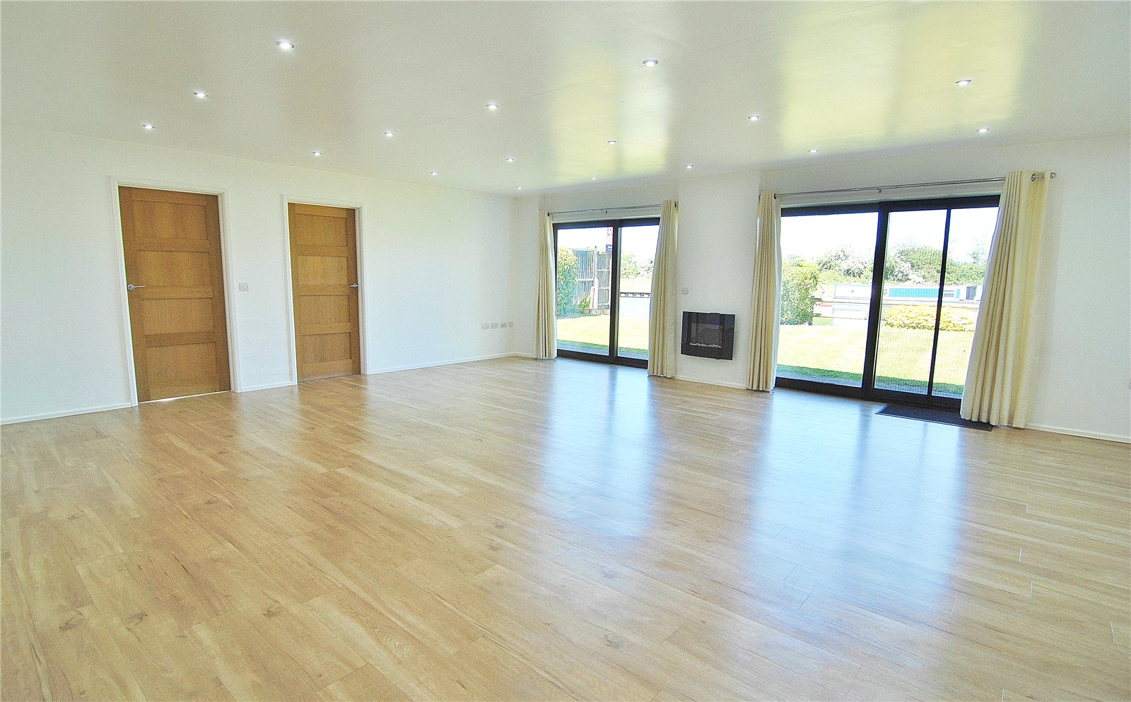 2 bedroom Bungalow for sale in Frampton on Severn, Gloucester, Gloucestershire