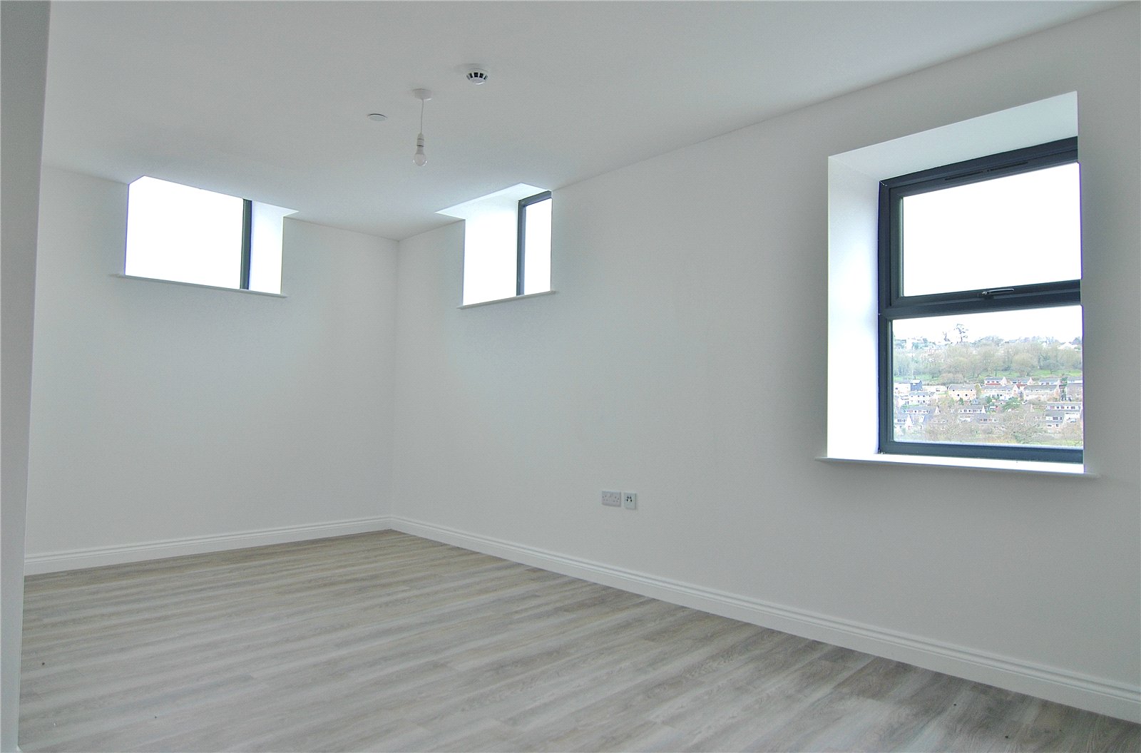 2 bedroom Flat to let in Stroud, Gloucestershire
