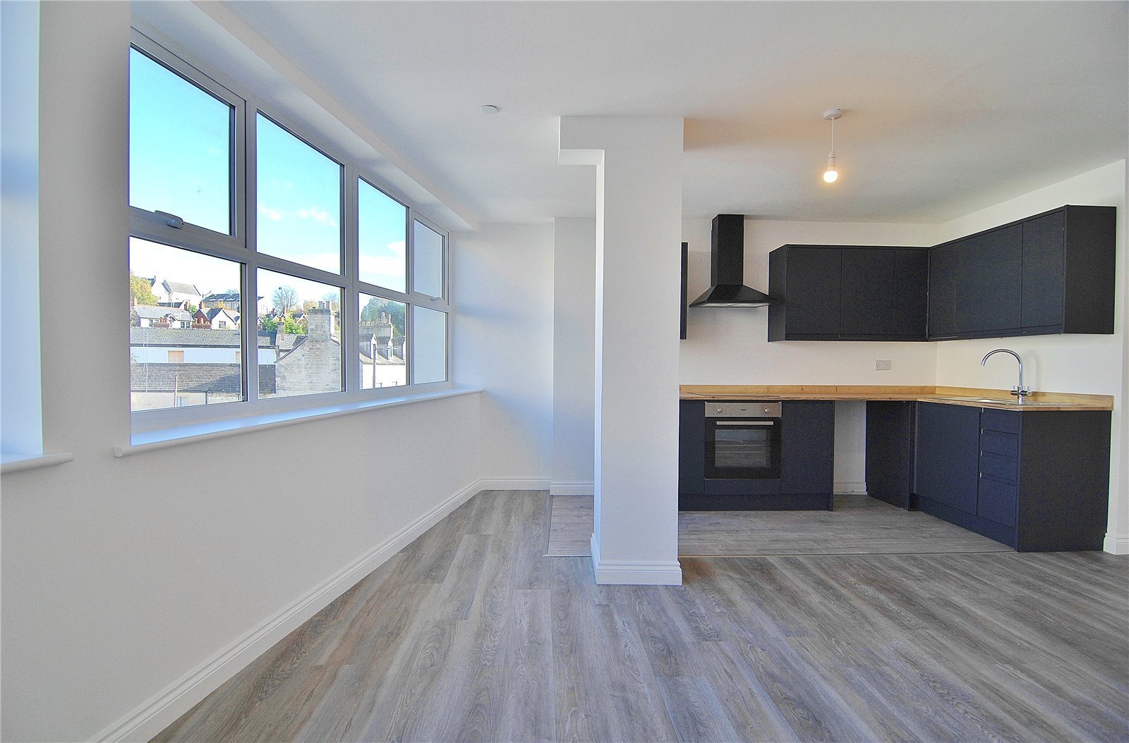2 bedroom Flat to let in Stroud, Gloucestershire