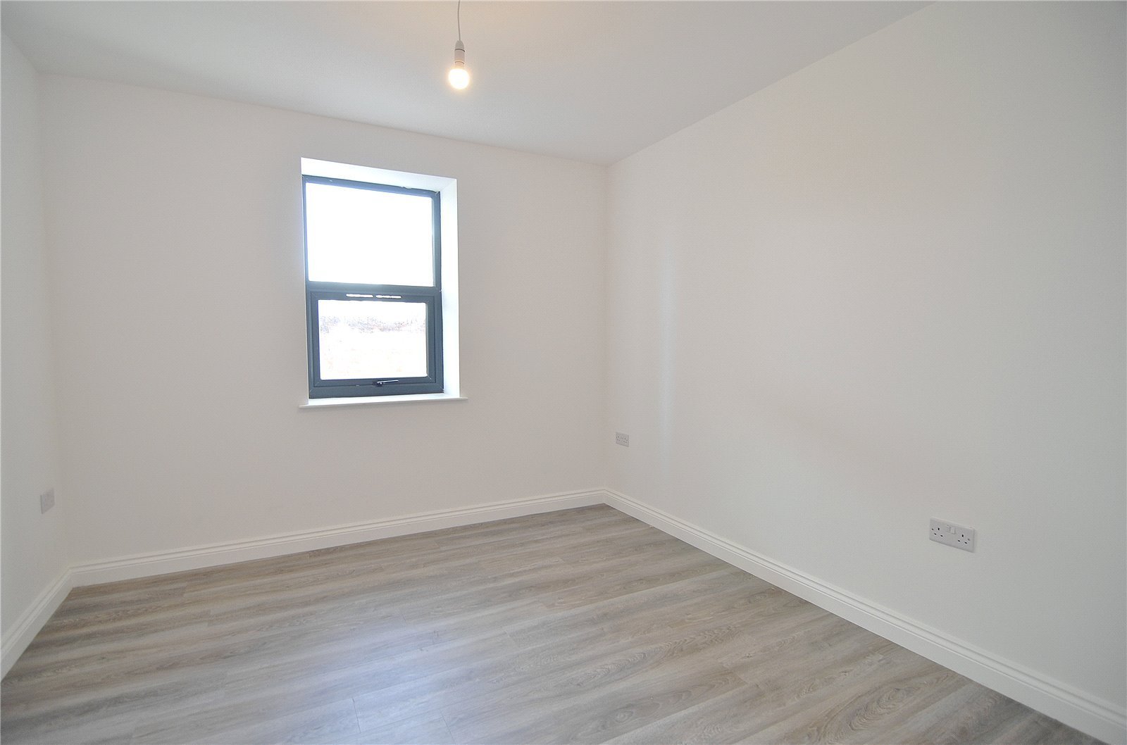 2 bedroom Flat to let in Stroud, Gloucestershire