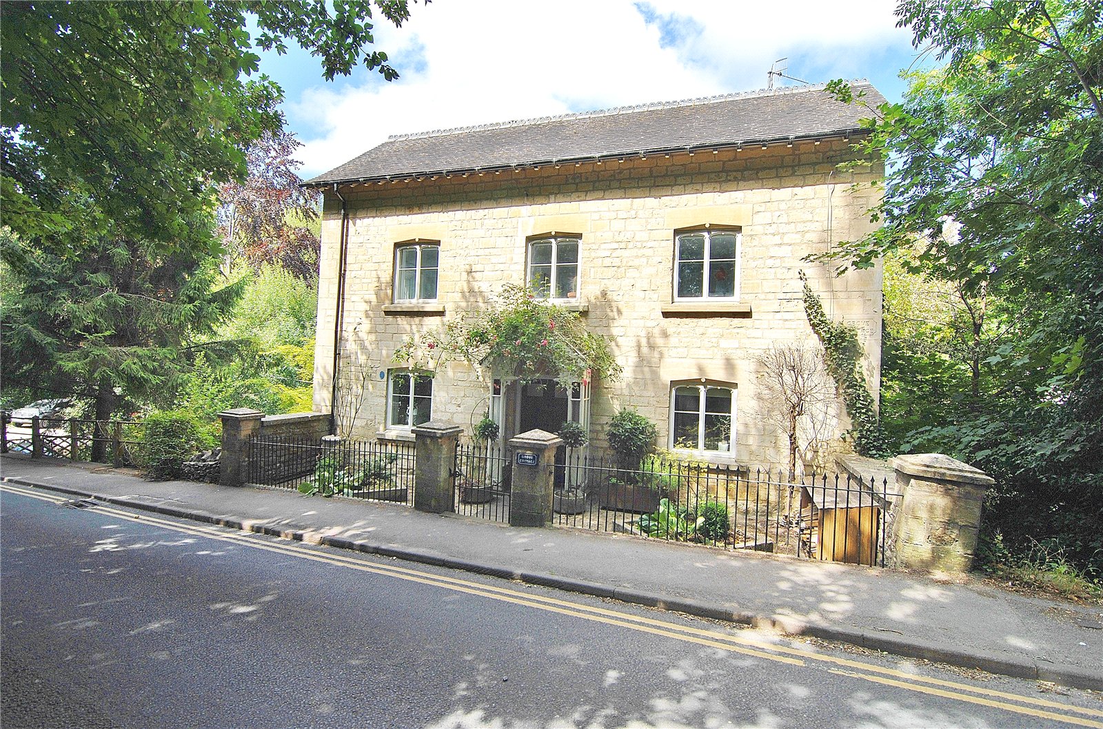4 bedroom House for sale in Nailsworth, Stroud, Gloucestershire