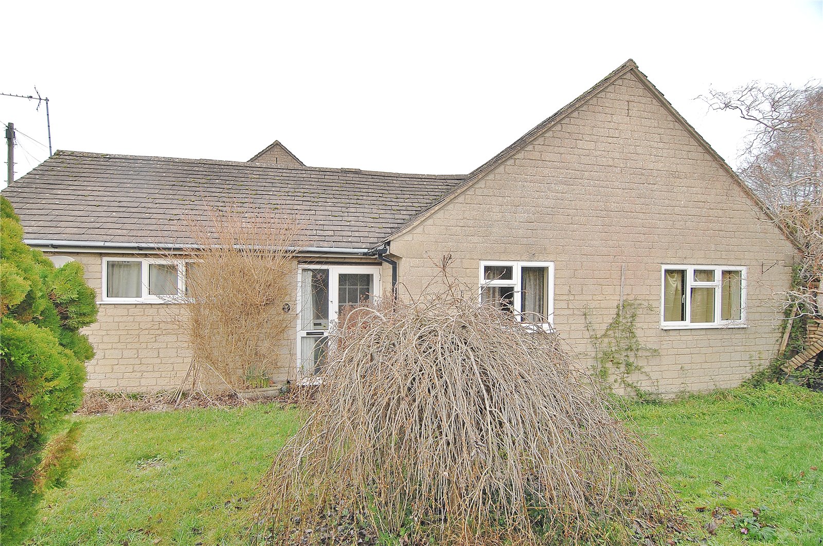 Bussage, Stroud