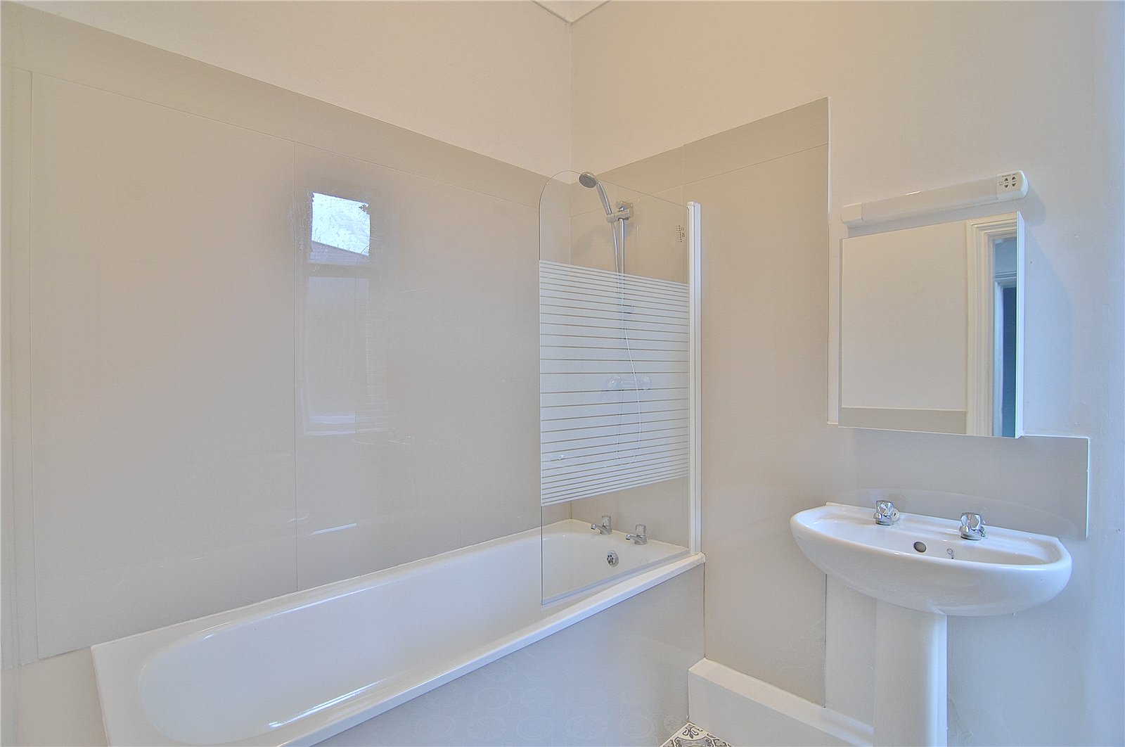 1 bedroom Flat for sale in Bowbridge, Stroud, Gloucestershire