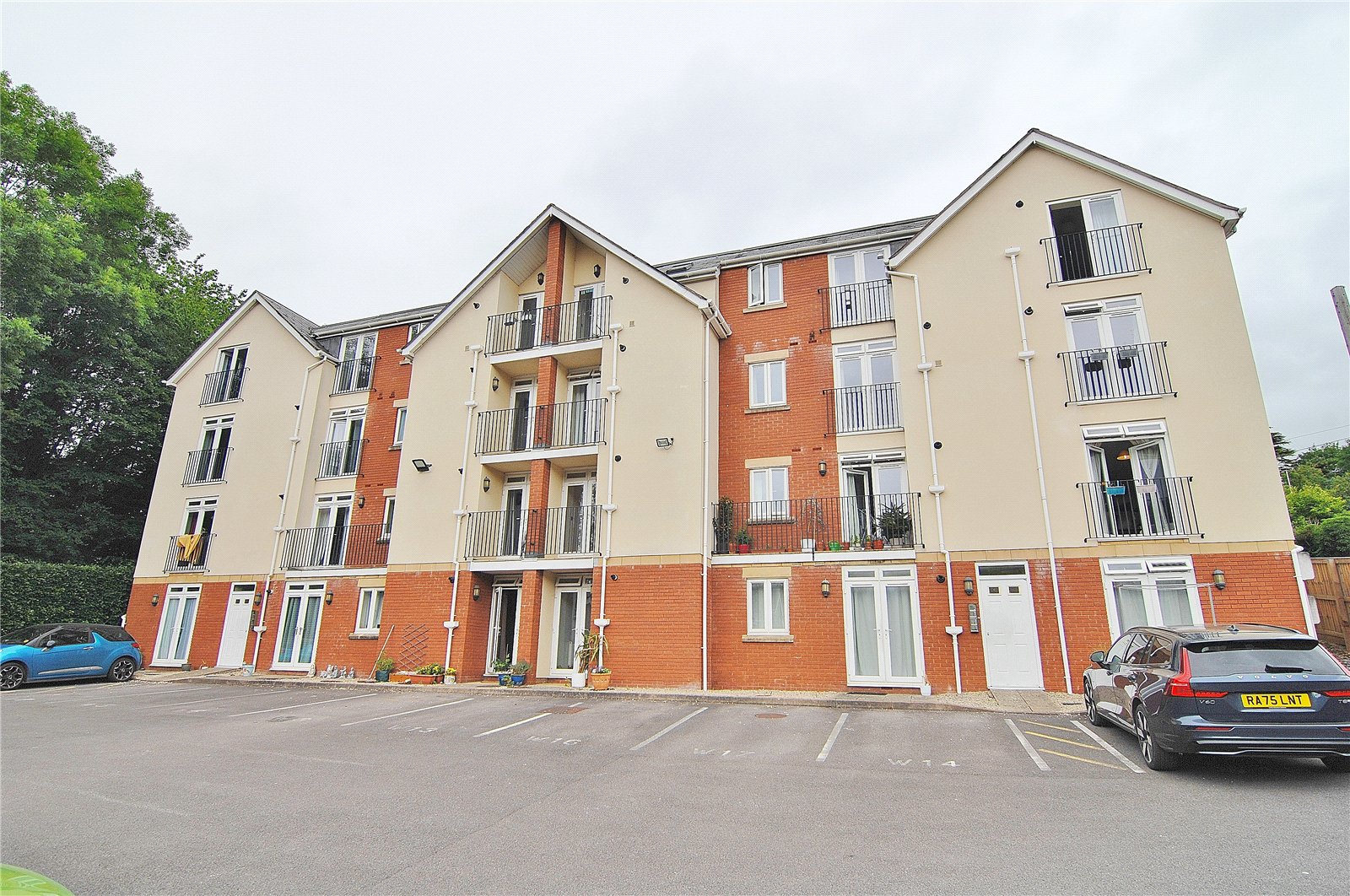 2 bedroom Flat for sale in Stroud, Gloucestershire