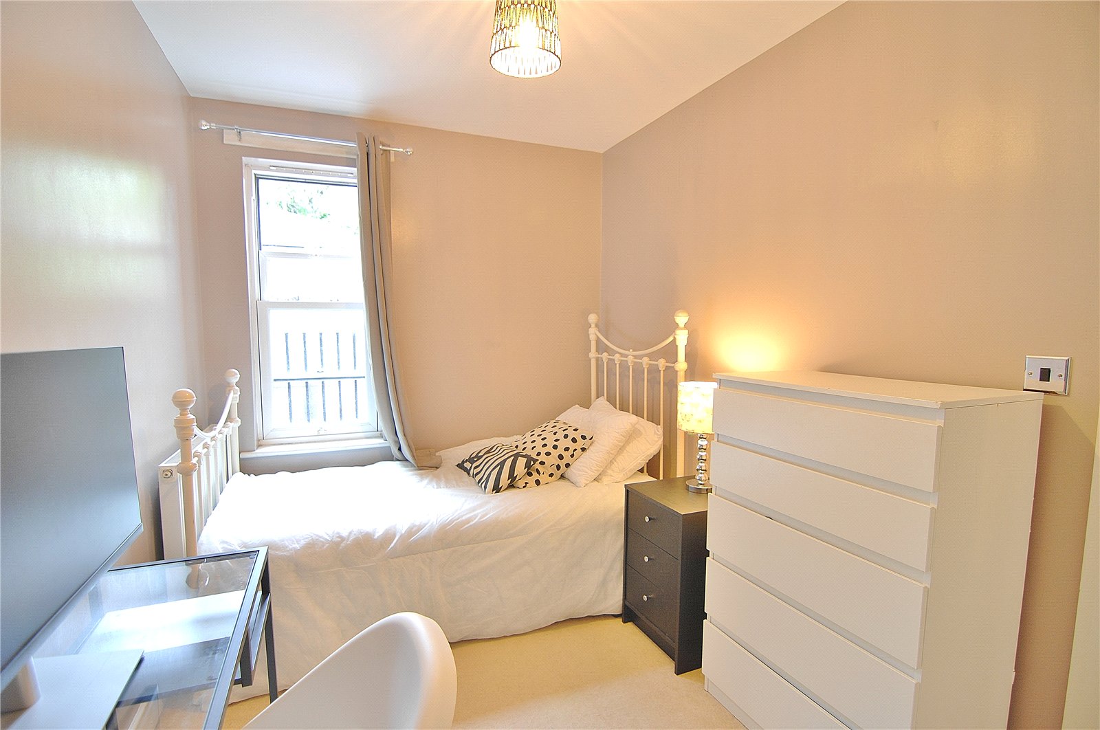 2 bedroom Flat for sale in Stroud, Gloucestershire