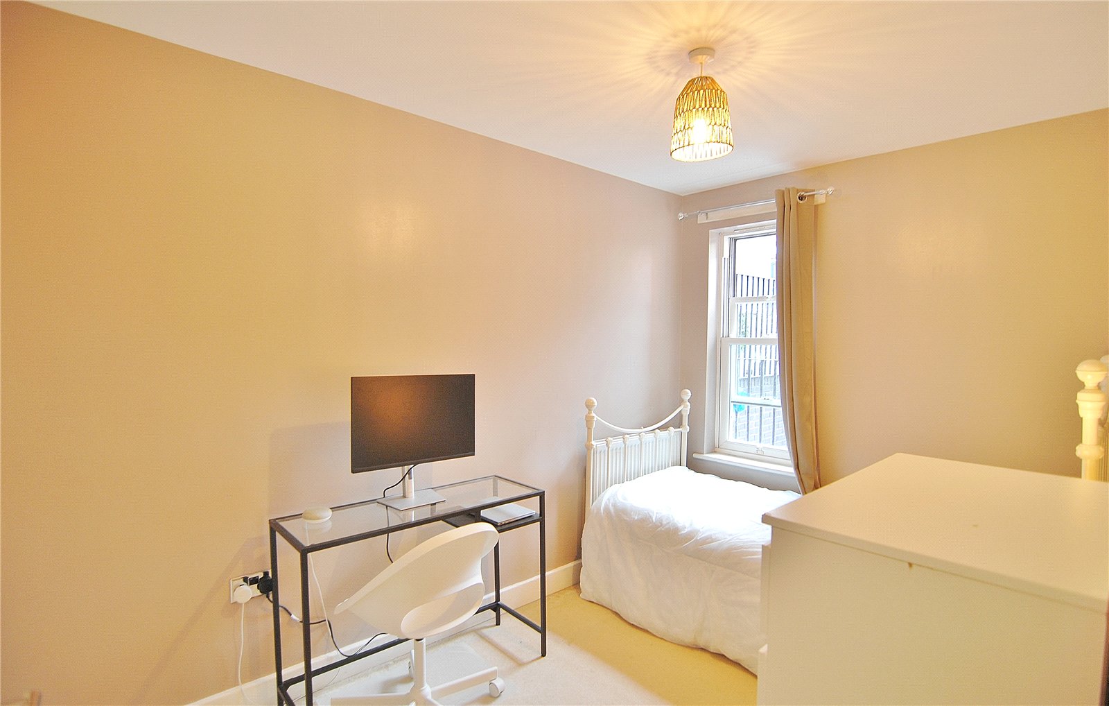 2 bedroom Flat for sale in Stroud, Gloucestershire