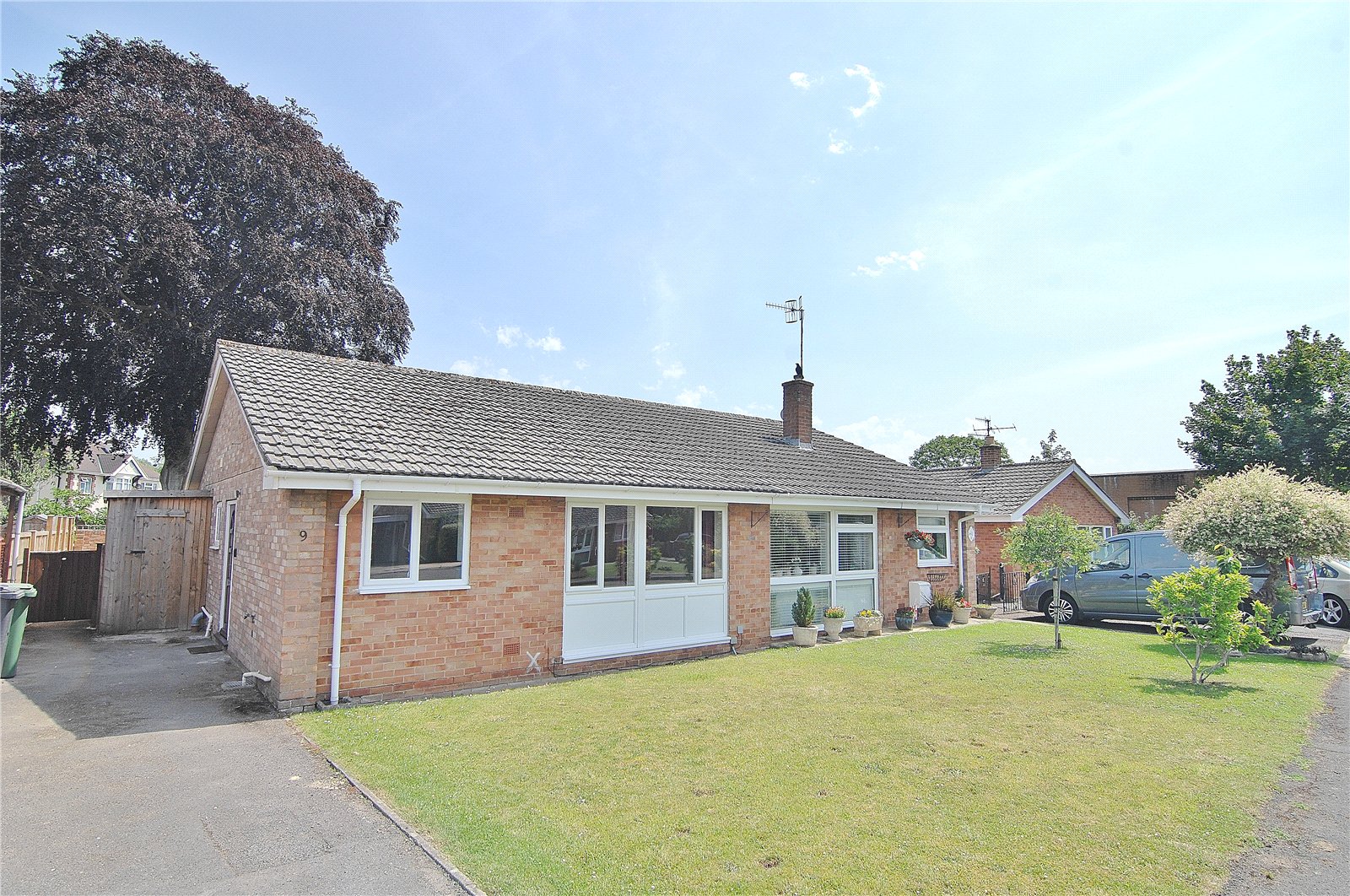 2 bedroom Bungalow for sale in Cainscross, Stroud, Gloucestershire
