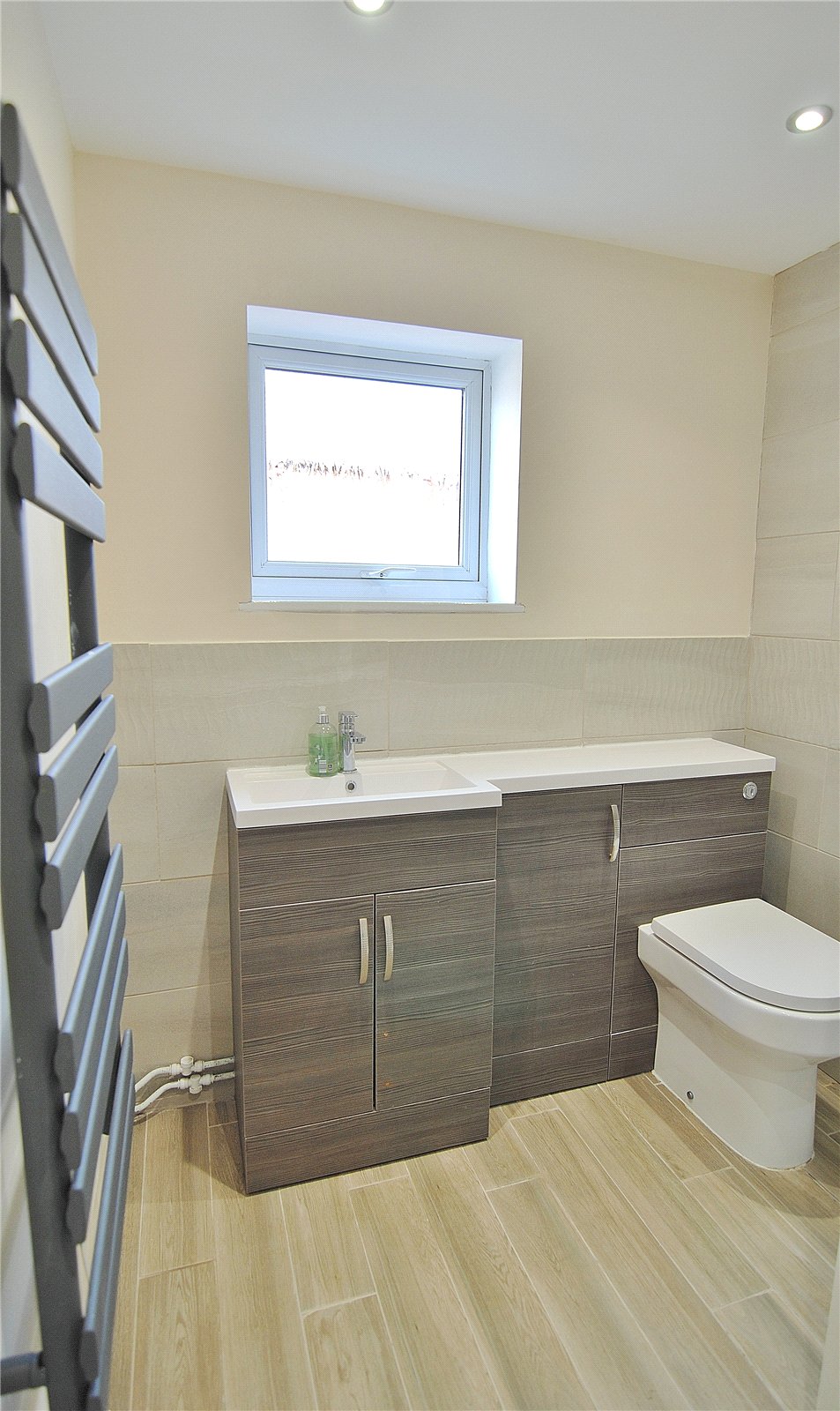 2 bedroom Bungalow for sale in Cainscross, Stroud, Gloucestershire